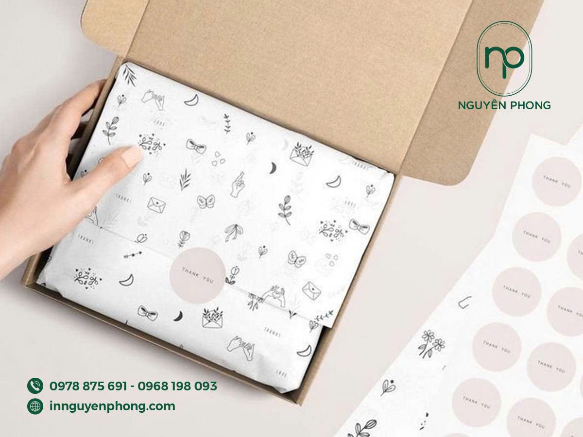 Mẫu hộp đựng quần áo dạng gift box dễ thương 